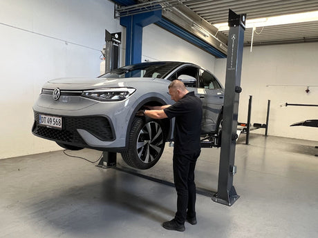 2-Post car lift - Hydraulic - 4200kg. - Basic line (JA4200T-C)