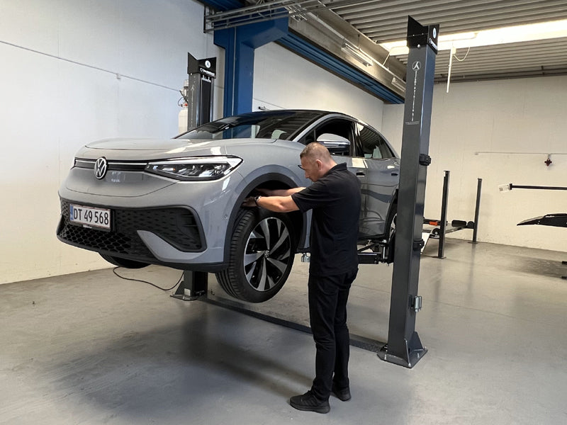 2-Post car lift - Hydraulic - 4200kg. - Basic line (JA4200T-C)