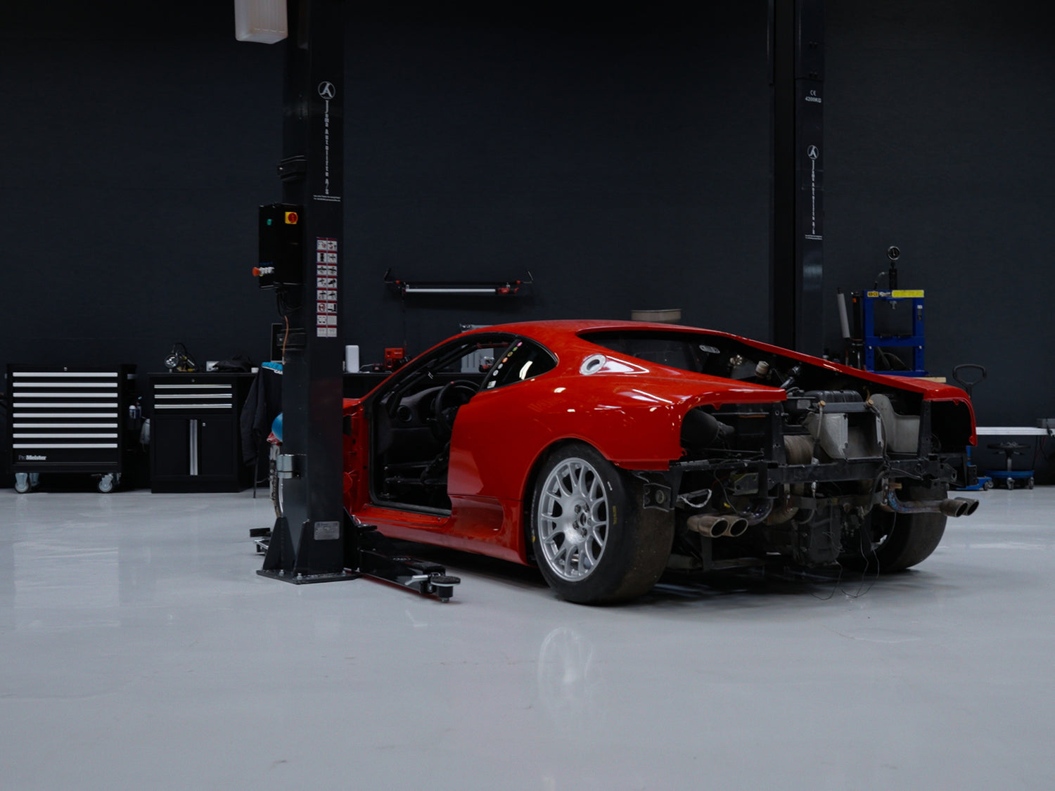 2-Post "Clear floor" car lift - Hydraulic - 4200kg. - Basic line (JA4200T-CF)