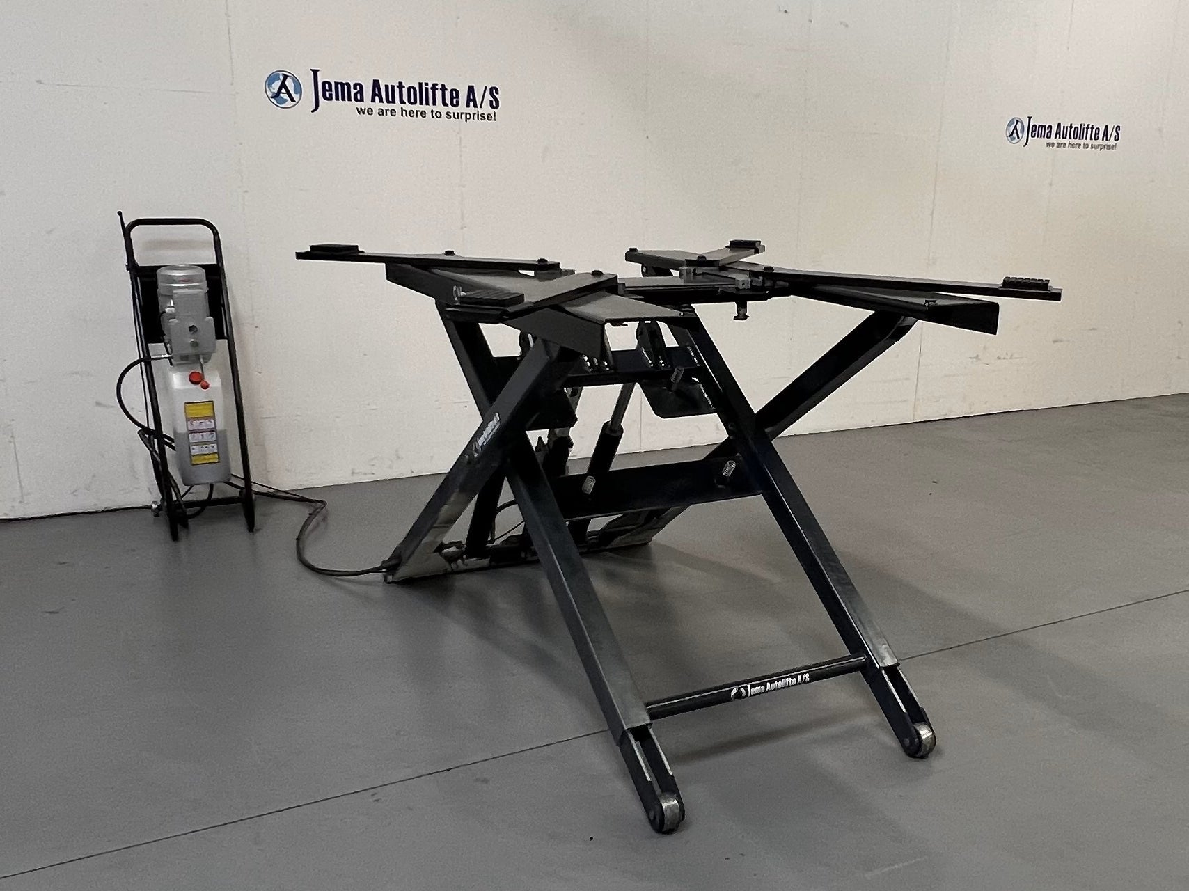 Scissor car lift Mobile Service - 2800 kg. - Basic line (JA2.8Mini
