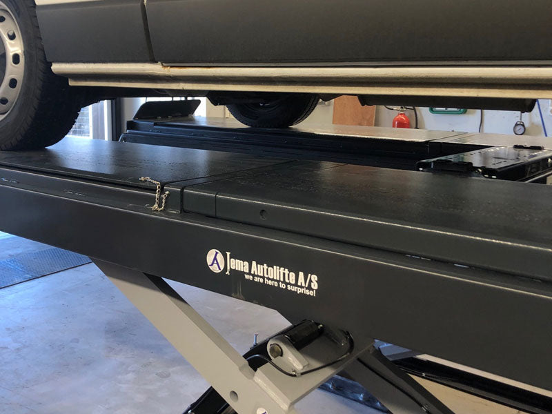 Scissor car lift - Runway - 5500 kg. - Euro line (JA9000S-E)