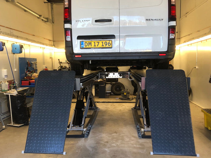 Scissor car lift - Runway - 5500 kg. - Euro line (JA9000S-E)