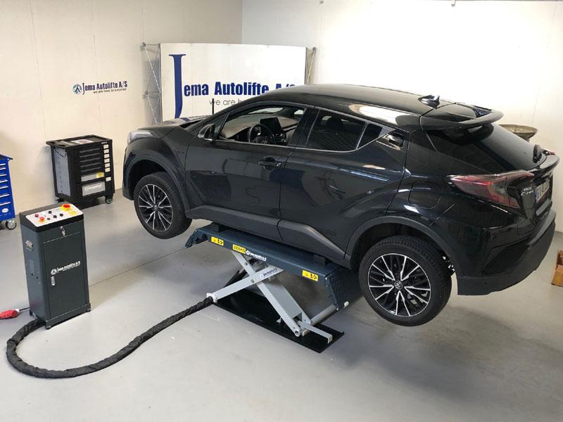 Scissor car lift Mobile Service - 3000 kg. - Euro line (JA3000S-E)